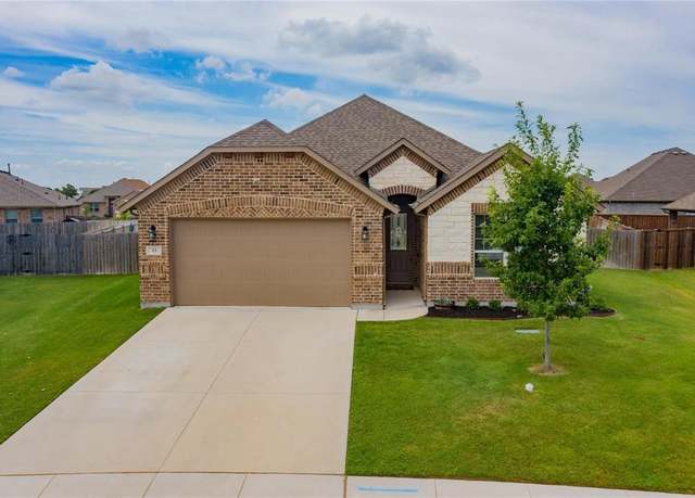 Property at 13 Bluebird Ln, Sanger, TX 76266, 3 beds, 2 baths