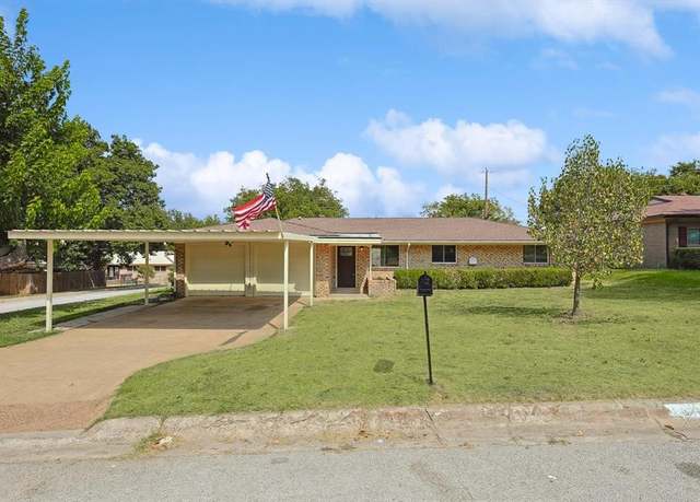 Property at 1401 S Stratton St, Decatur, TX 76234, 3 beds, 2 baths