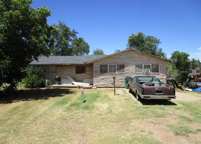 Property at 109 E 14th St, Quanah, TX 79252, 3 beds, 2 baths