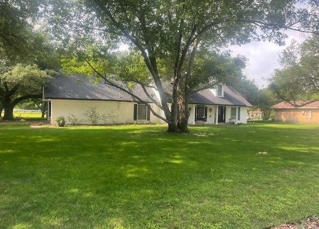 Property at 519 S Pearl St, Kemp, TX 75143, 4 beds, 2.5 baths