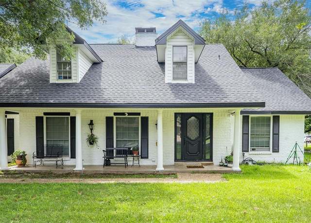Property at 519 S Pearl St, Kemp, TX 75143, 4 beds, 2.5 baths