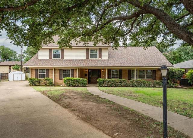 Property at 200 Hillcrest Ct, Irving, TX 75062, 5 beds, 3 baths