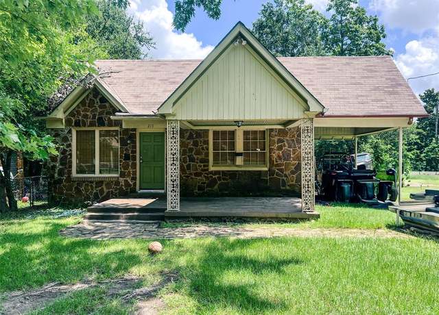 Property at 217 Polk St, Gilmer, TX 75644, 3 beds, 2 baths
