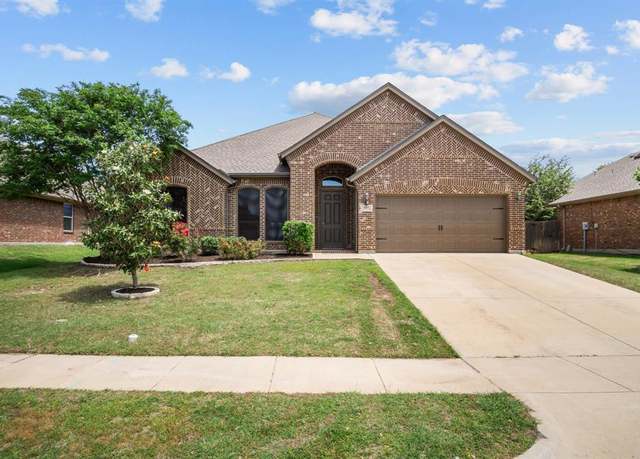Property at 2217 Caroline Dr, Weatherford, TX 76087, 3 beds, 2 baths