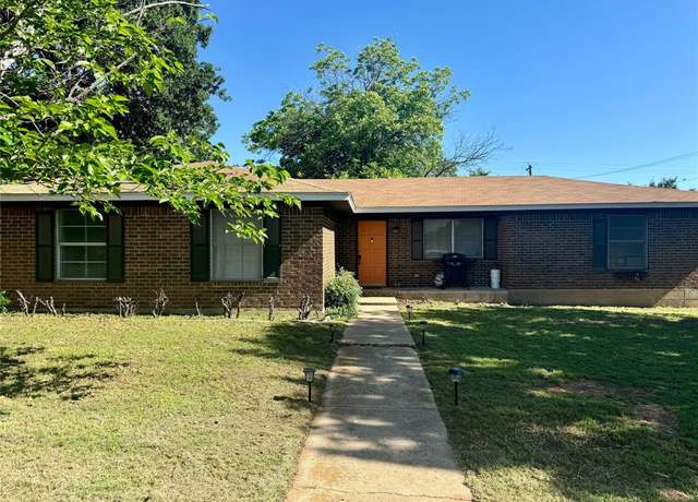 Property at 1400 Royal Ln, Cisco, TX 76437, 3 beds, 2 baths
