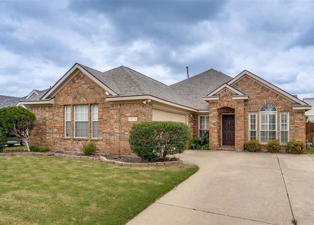 Property at 10715 Robincreek Ln, Frisco, TX 75035, 4 beds, 2 baths
