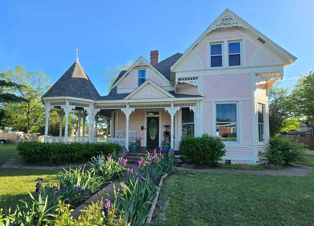 Property at 306 E Tarrant St, Bowie, TX 76230, 6 beds, 3.5 baths