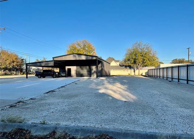 Property at 201 Dallas St, Nocona, TX 76255