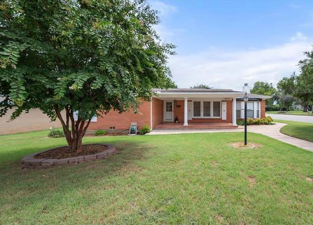 Property at 1015 Marengo St, Cleburne, TX 76033, 2 beds, 2 baths
