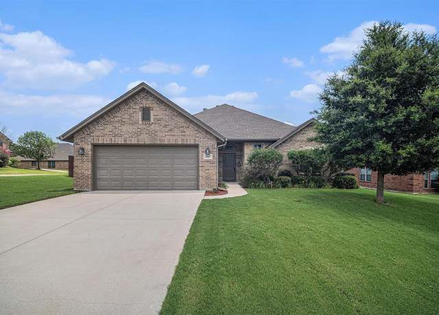 Property at 1917 Bay Laurel Dr, Weatherford, TX 76086, 3 beds, 2 baths