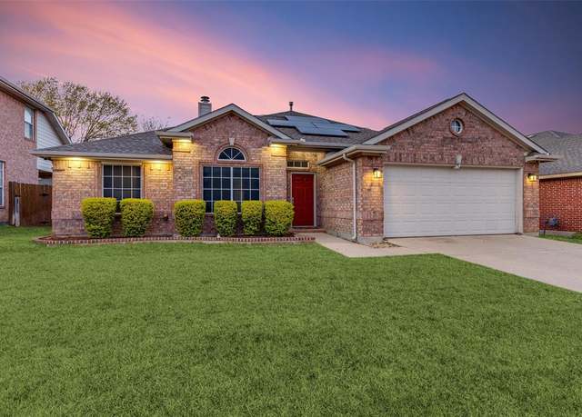 Property at 1070 Hillwood Dr, Saginaw, TX 76179, 3 beds, 2 baths