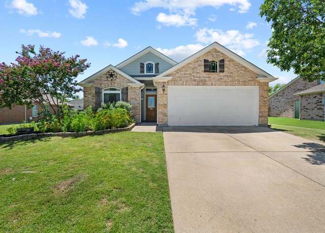 Property at 129 Coyote Run, Waxahachie, TX 75165, 3 beds, 2 baths