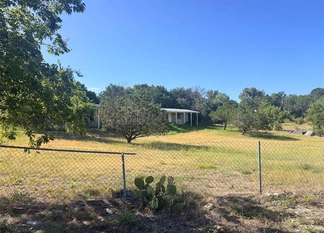 Property at 101 Bronco Ln, Weatherford, TX 76087, 3 beds, 2 baths