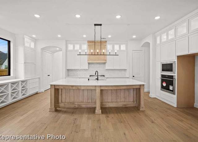 Property at 826 Shady Oaks Dr, Rockwall, TX 75087, 4 beds, 4.5 baths
