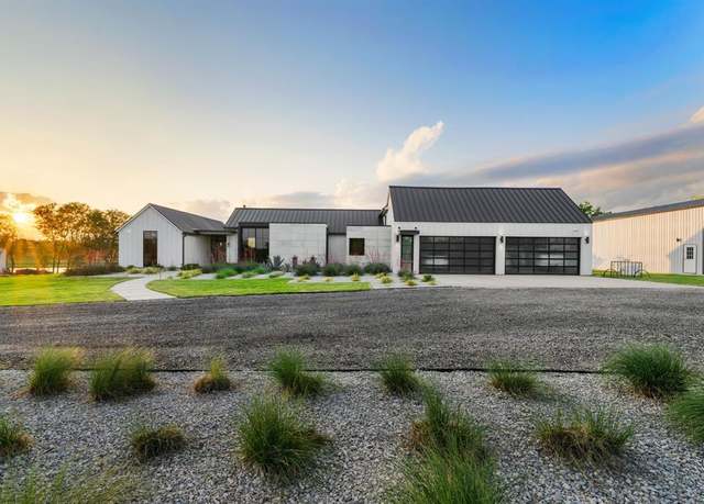 Property at 1800 Moseley Rd, Ennis, TX 75119, 4 beds, 3 baths