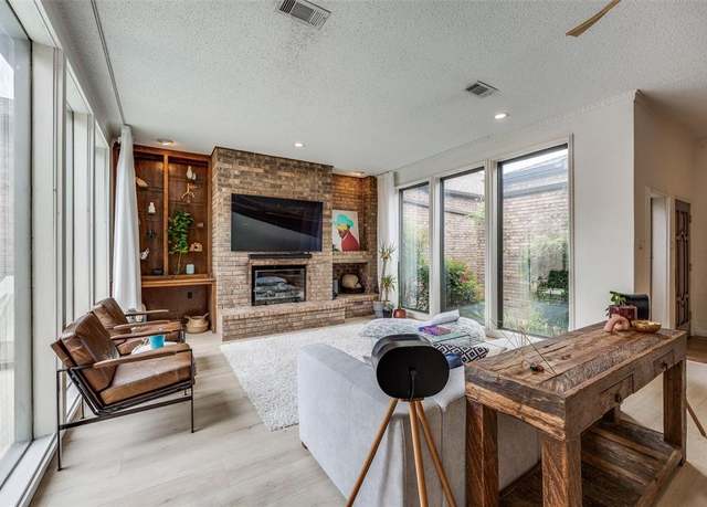 Property at 3205 Squireswood Dr, Carrollton, TX 75006, 3 beds, 2.5 baths