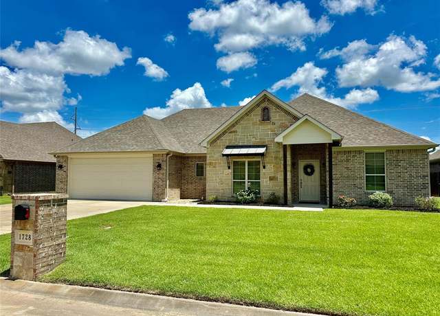 Property at 1728 Round Rock Cir, Sulphur Springs, TX 75482, 4 beds, 2 baths