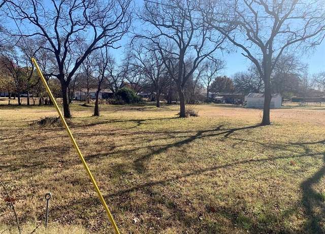 Property at 407 W Pecan St, Nocona, TX 76255