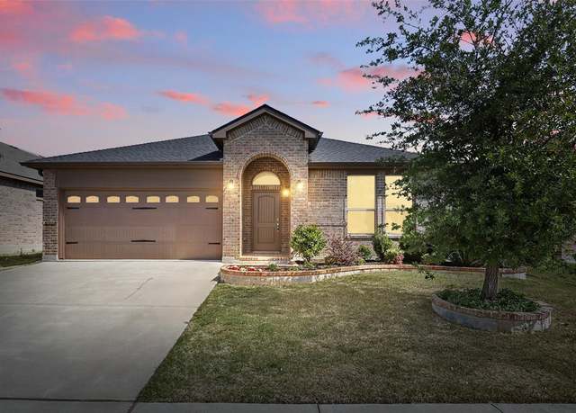 Property at 1041 Madelia Ave, Fort Worth, TX 76177, 4 beds, 2 baths