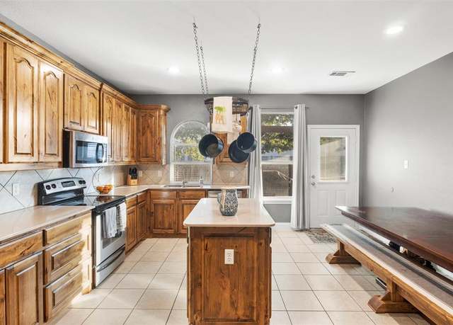 Property at 10537 Fossil Hill Dr, Fort Worth, TX 76131, 4 beds, 2.5 baths
