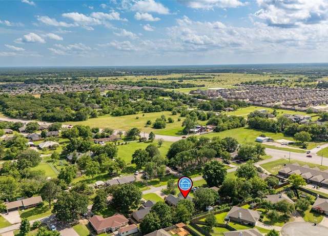 Property at 306 Hackberry Dr, Greenville, TX 75402, 4 beds, 2 baths