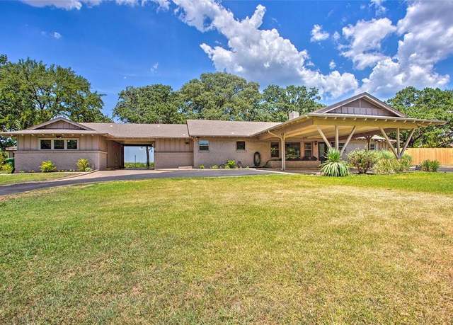 Property at 2205 Tanglewood Blvd, Pottsboro, TX 75076, 4 beds, 4.5 baths