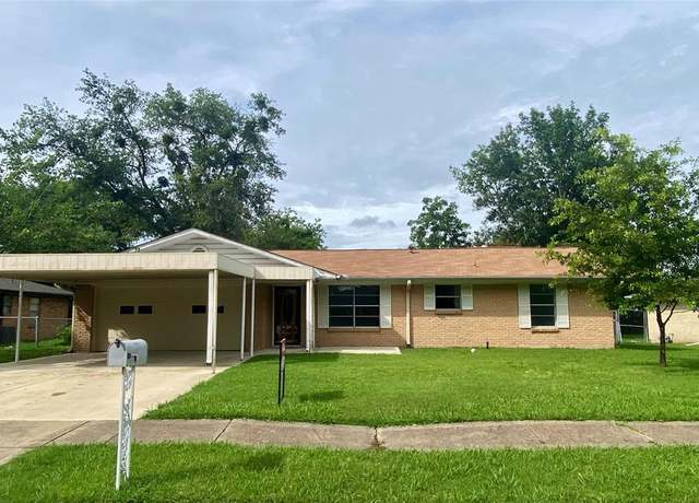 Property at 1311 Royal Dr, Kaufman, TX 75142, 3 beds, 2 baths
