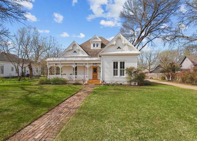 Property at 813 W Main St, Waxahachie, TX 75165, 3 beds, 3 baths