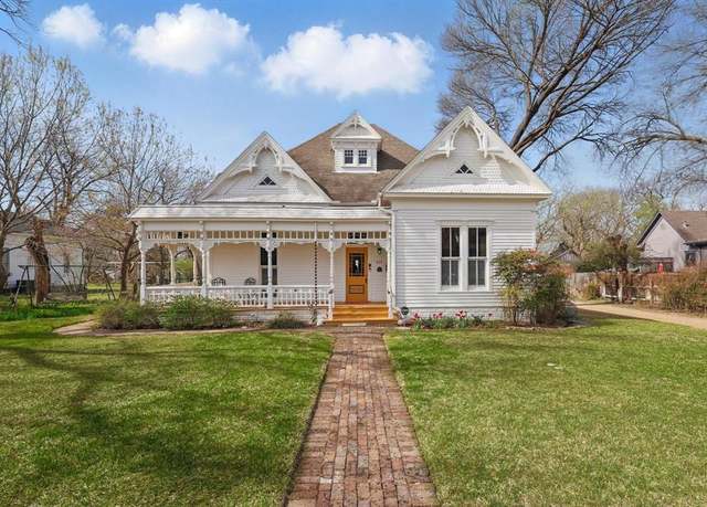 Property at 813 W Main St, Waxahachie, TX 75165, 3 beds, 3 baths