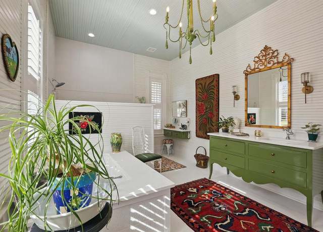 Property at 813 W Main St, Waxahachie, TX 75165, 3 beds, 3 baths