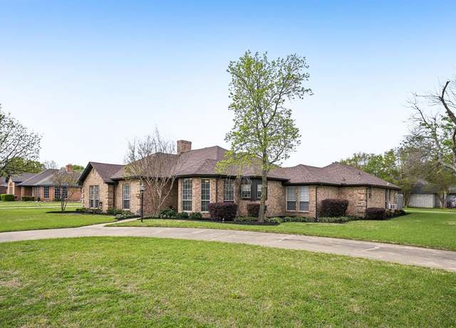 Property at 100 Brandon Ln, Forney, TX 75126, 4 beds, 2.5 baths