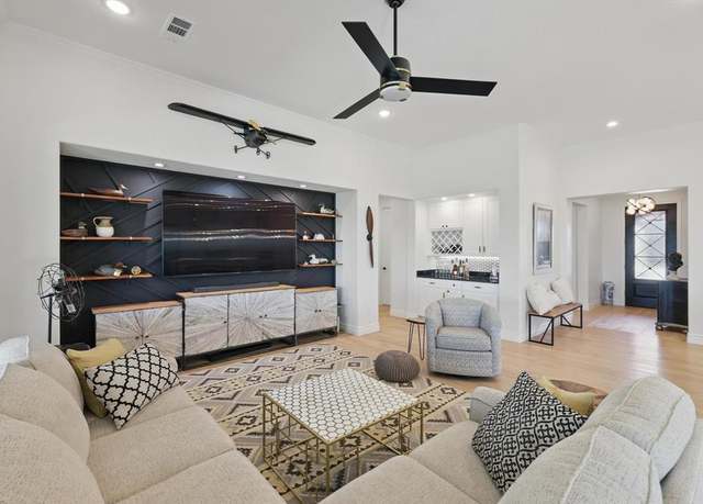 Property at 12424 Blue Granite Dr, Denton, TX 76207, 2 beds, 2.5 baths