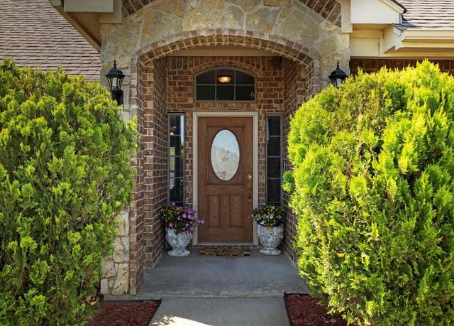 Property at 2016 Big Springs Dr, Joshua, TX 76058, 3 beds, 2 baths