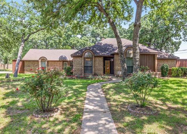 Property at 2126 Los Robles St, Grapevine, TX 76051, 3 beds, 2.5 baths