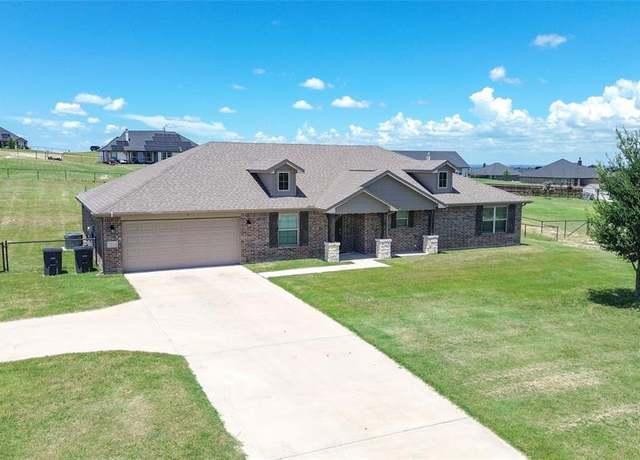 Property at 7211 Veal Station Rd, Weatherford, TX 76085, 4 beds, 2 baths