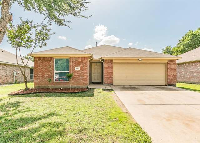 Property at 1102 David Dr, Euless, TX 76040, 3 beds, 2 baths