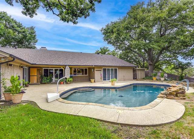 Property at 1831 Waterwood Dr, Arlington, TX 76012, 4 beds, 3 baths