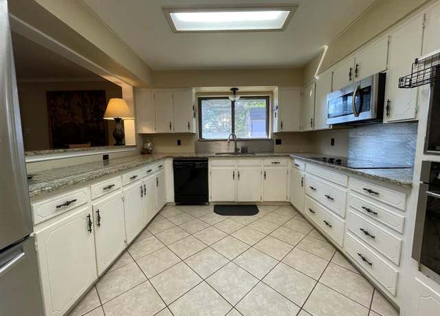 Property at 2908 Lakewood Dr, Denton, TX 76207, 3 beds, 2 baths