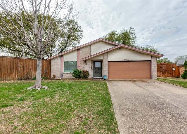 Property at 2019 Lucerne Cir, Carrollton, TX 75007, 3 beds, 2 baths