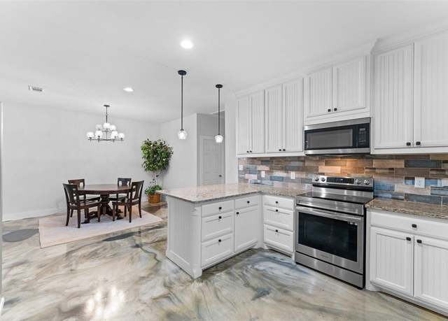 Property at 555 Advance Rd, Weatherford, TX 76088, 4 beds, 2 baths