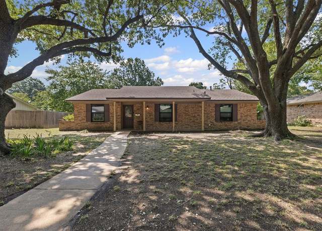 Property at 103 Auburn St, Waxahachie, TX 75165, 3 beds, 2 baths