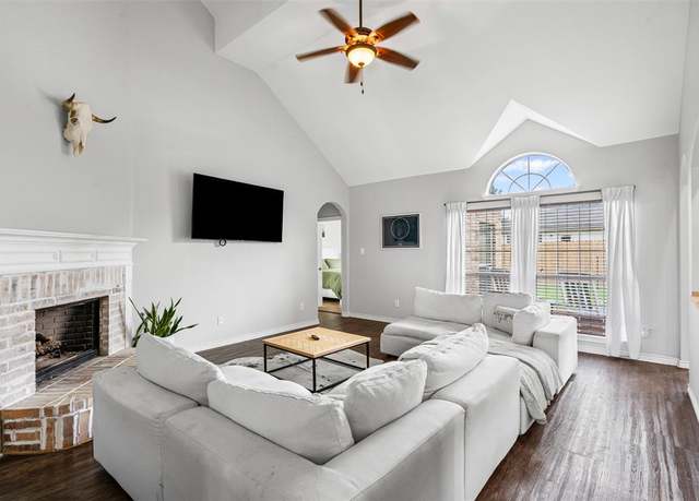 Property at 405 High Desert Dr, Fort Worth, TX 76131, 5 beds, 3 baths