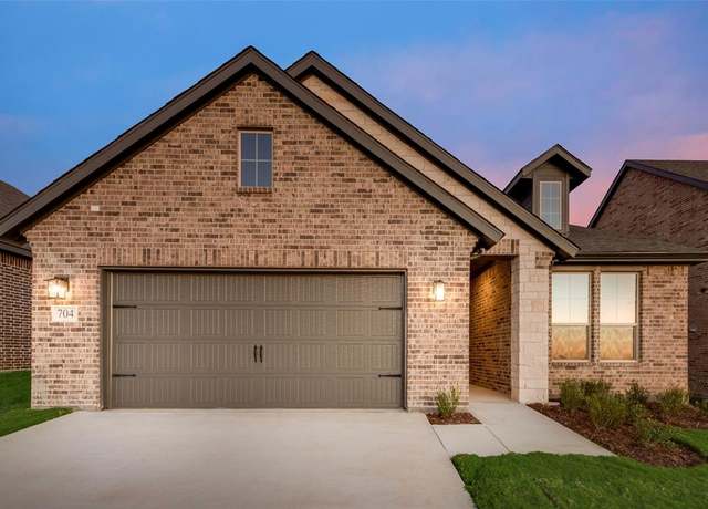 Property at 704 Juneau St, Gainesville, TX 76240, 4 beds, 2 baths