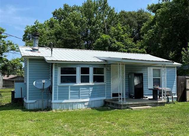 Property at 603 E Avenue D, Hooks, TX 75561, 2 beds, 1 bath