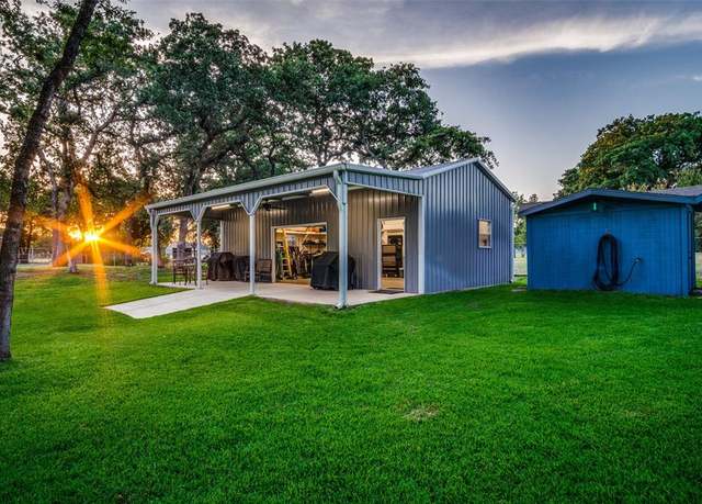 Property at 12215 Lake Forest Dr, Azle, TX 76020, 3 beds, 3 baths