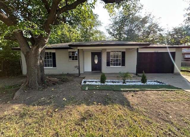 Property at 1513 Oakbrook Ct, Lancaster, TX 75134, 4 beds, 1.5 baths
