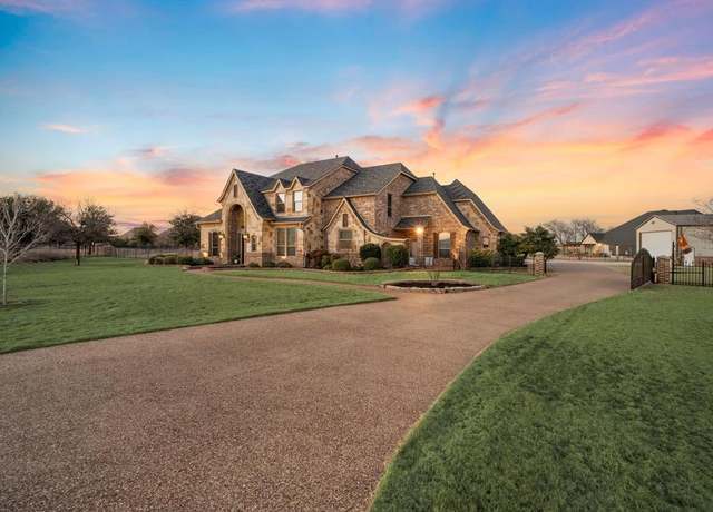 Property at 1520 Singleton Ct, Fort Worth, TX 76052, 4 beds, 3.5 baths