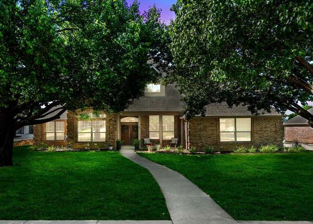 Property at 32 Royal Oaks Cir, Denton, TX 76210, 4 beds, 3.5 baths