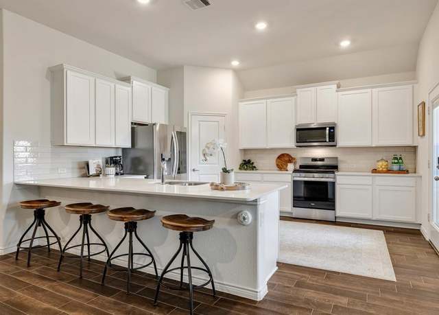 Property at 11312 Canyon Oak St, Aubrey, TX 76227, 3 beds, 2 baths
