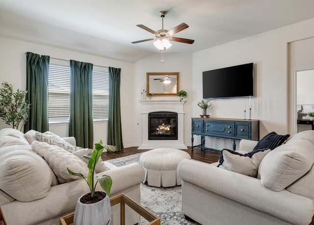 Property at 11312 Canyon Oak St, Aubrey, TX 76227, 3 beds, 2 baths